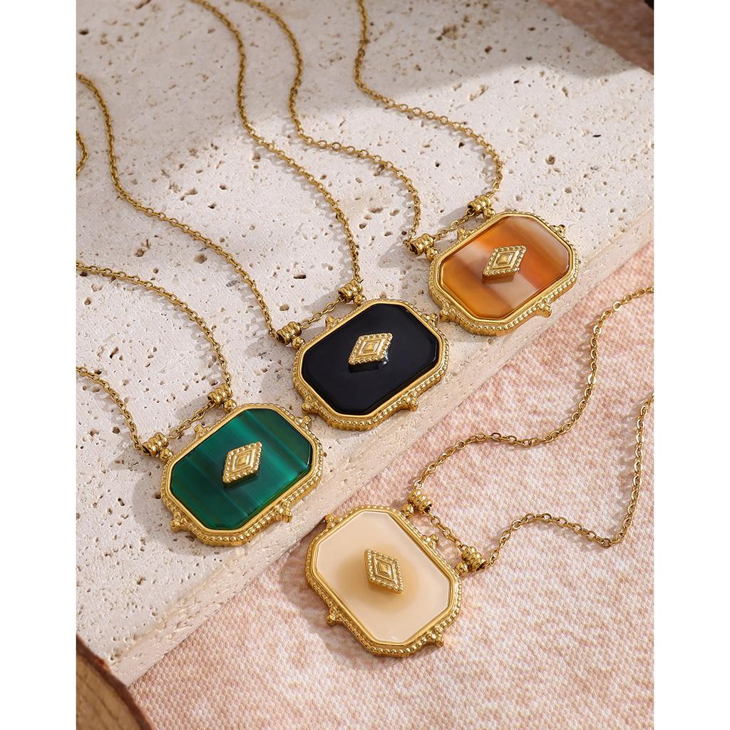 YACHAN Vintage Luxury Acrylic Charms Pendant Necklaces for Women Gold Plated Trendy Y2K Jewelry Waterproof