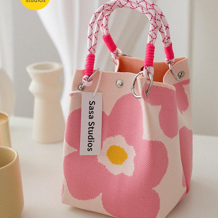 Stilvolle japanisch-koreanische Strickhandtasche: Große Tragetasche & Tragbare Pendel-Quadrat-Tasche