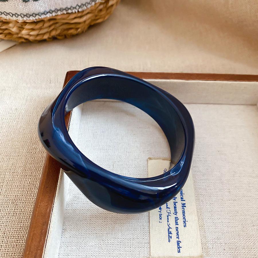 Acrylic Marbled Thin Round Bangle - Retro Minimalist Luxury Bracelet for Women