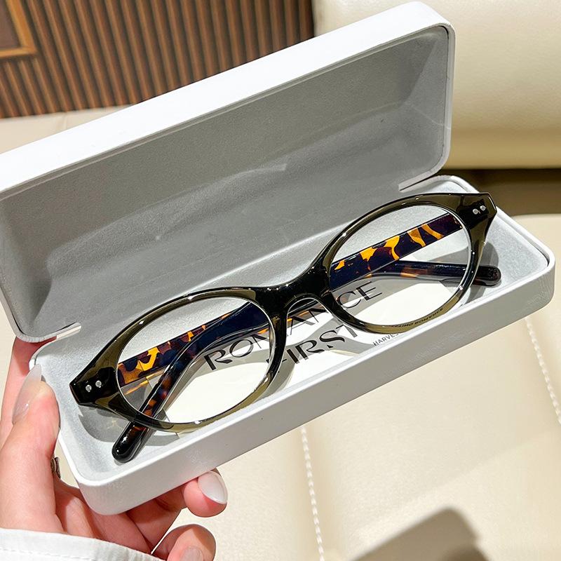 Women's Small Oval Frame Plain Glasses Fashion Anti Blue Light Face Enhancing Glasses Ultra Light High-definition Eyewear