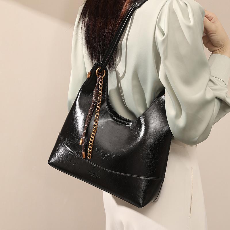 One shoulder crossbody bucket bag, armpit bag, Korean version retro simple women's tote bag, fashionable commuter, large capacity, versatile