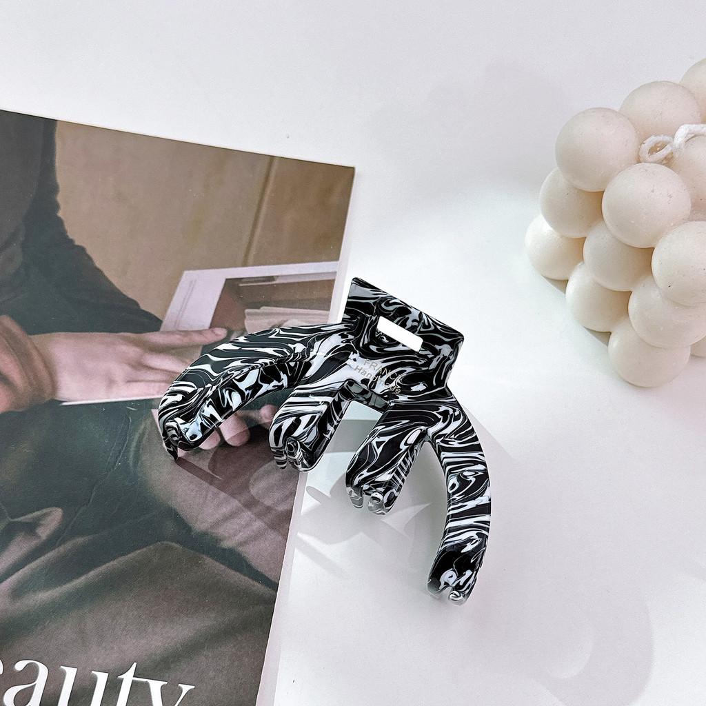 Vintage Acetate Arc Half Moon Hair Claw Clip Elegant Accessory For Women In Black And Caramel