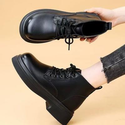 Bottes Martin en cuir souple à semelles épaisses pour femmes 2024 nouvelles bottes simples d'automne et d'hiver à semelles souples de style britannique basses explosives frites street short co