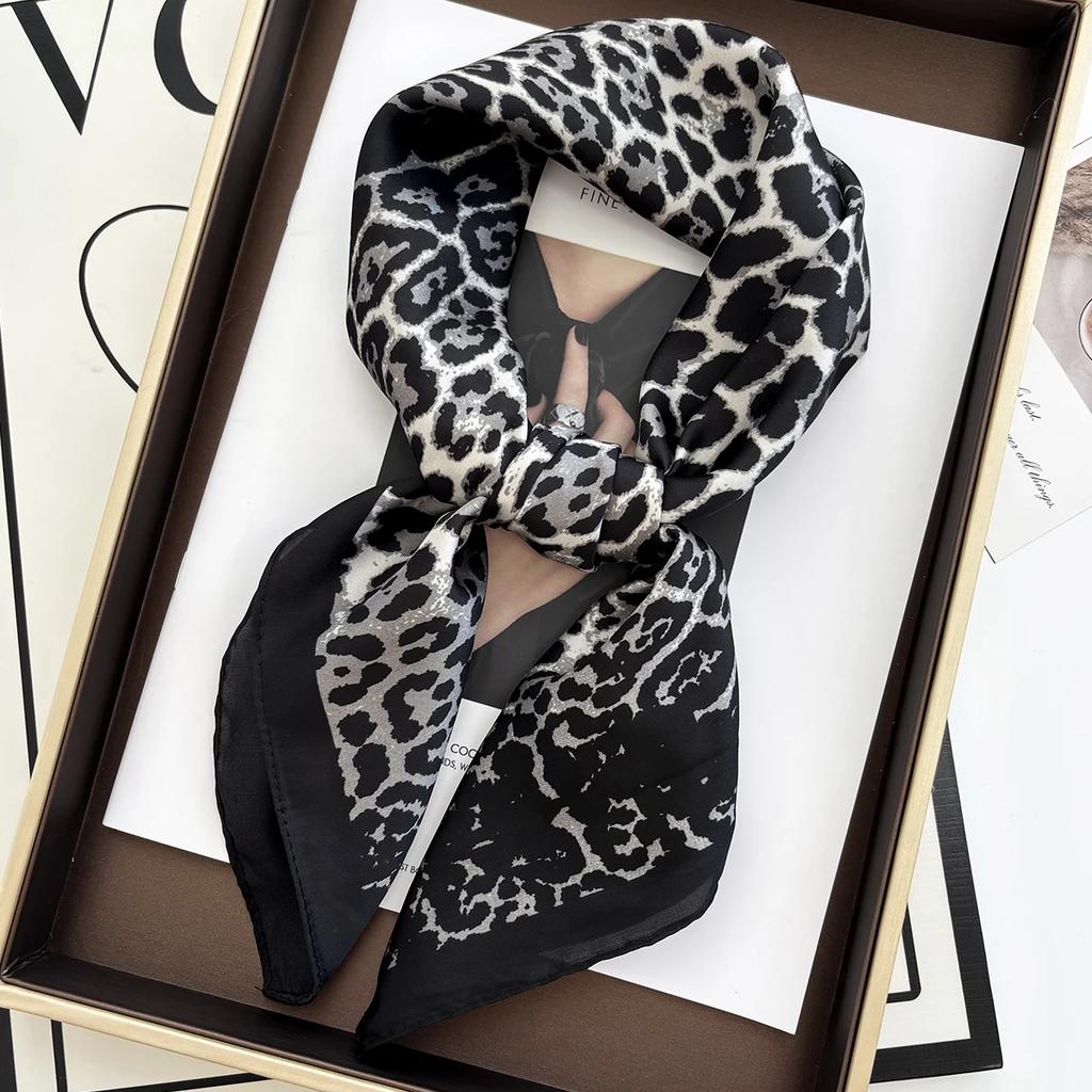 Neues Literarisches Modisches Bandana Imitationsseide 70*70cm Temperament Quadratische Schals Damen Frühling/Sommer Weicher Satinschal