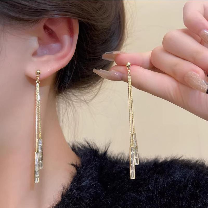 Brincos de Borla Pérola Sense Premium Agulha de Prata Celebridade Elegante Moda Brincos de Temperamento Brincos Longos de Diamante Flash de Luxo Leve Mulheres