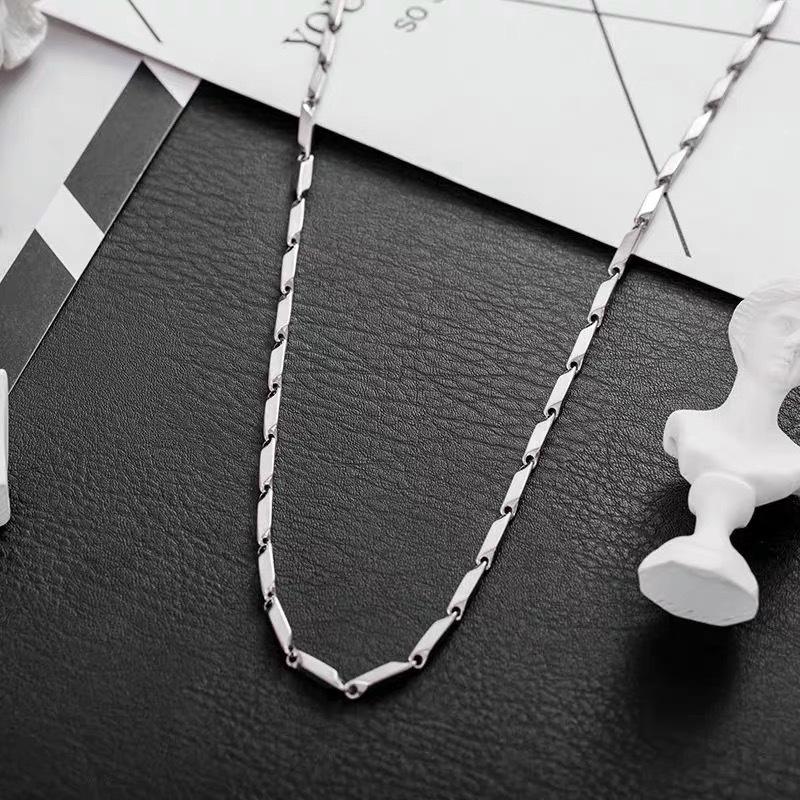 Necklace Men'S Trendy Hip-Hop Collarbone Chain Cuban Chain Men'S Light Luxury Niche Titanium Steel Sweater Chain Cold Wind Accessories