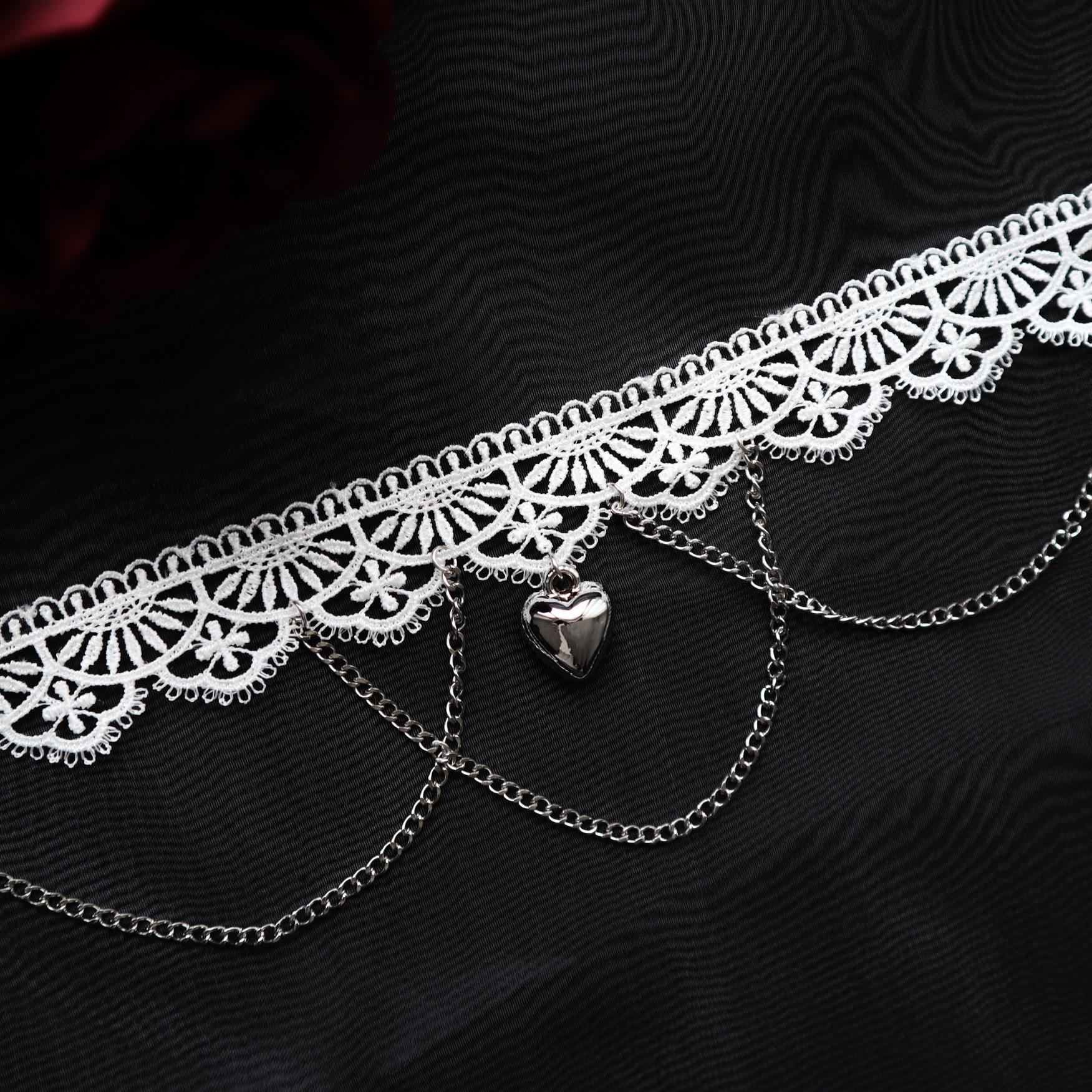 Белое кружевное колье-чокер с кисточками — стиль милой феи с любовью и желанием