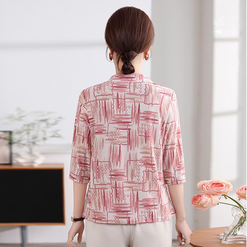 Mother's Summer Shirt: Short-Sleeved Pullover for Women in Their 50s and 60s