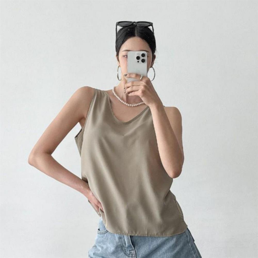 New Arrivals Open Run Women Rayon Sleeveless Loose Blouse