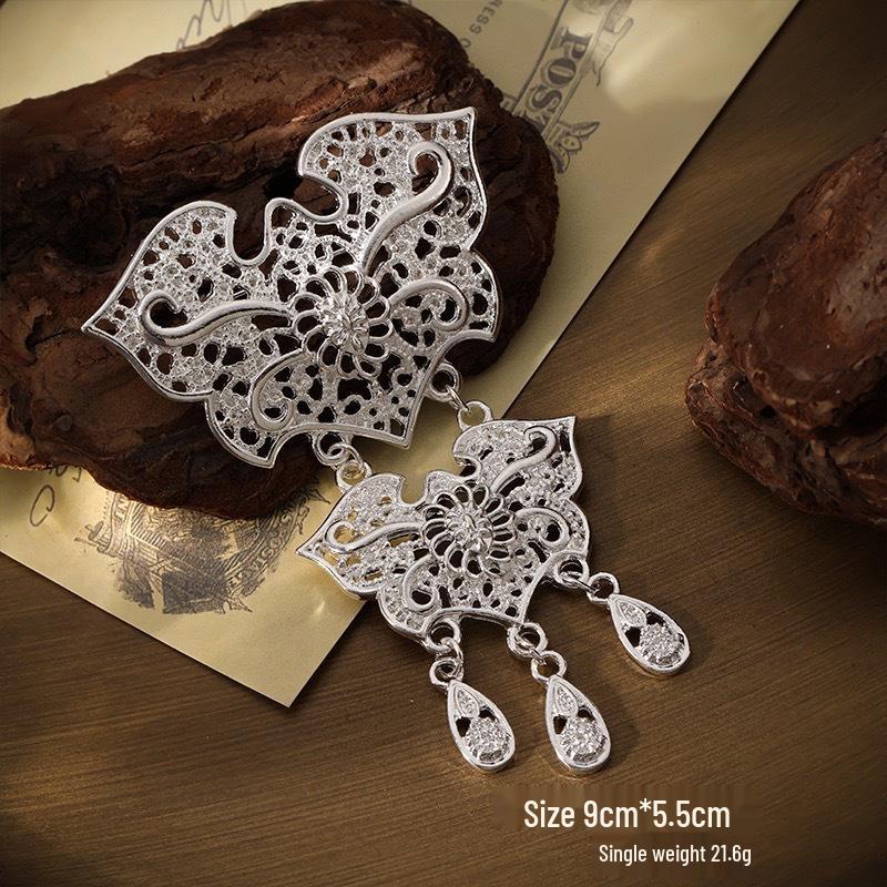 

Retro Tassel Brooch Pin: Versatile Southeast Asian Hollow Design for Elegant Style