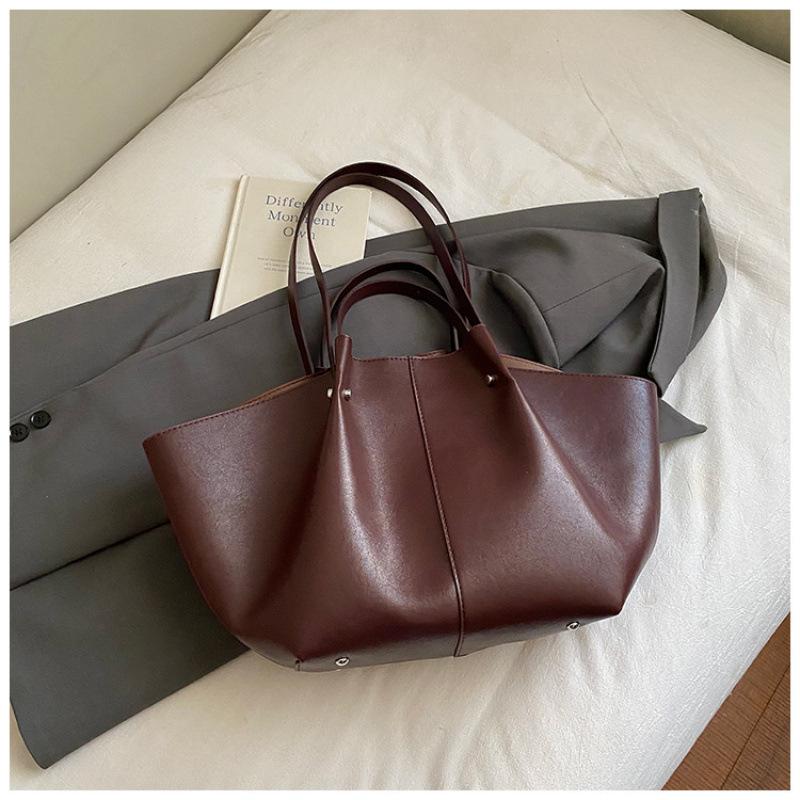 Stylish and Simple Casual Large-capacity Bag 2026 New Bat-shaped High-value Portable Shoulder Bag for Women