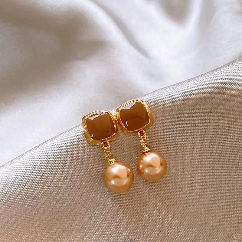 18K Gold-Plated Maillard Style Retro Stud Earrings - Light Luxury, Versatile High-End Design for Women