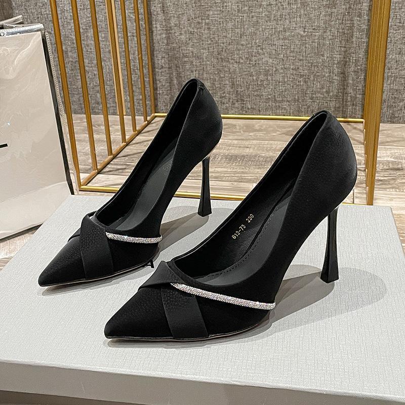 Pointed versatile high heels women's spring 2025 new temperament fine heel non-slip rhinestone shallow mouth professional women's single shoes