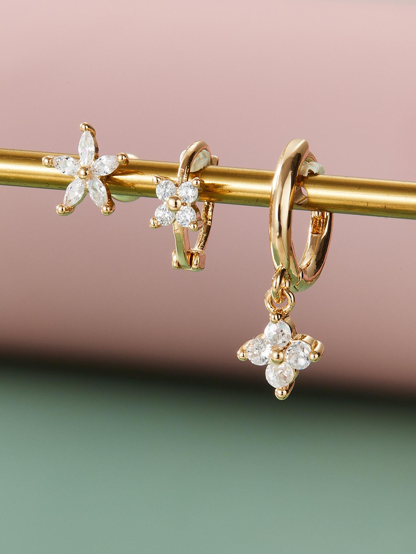 

Golden Star Flower Bow Hoop Earrings Set for Women Crystal Helix Tragus Cartilage Huggie Earrings Piercing Jewelry
