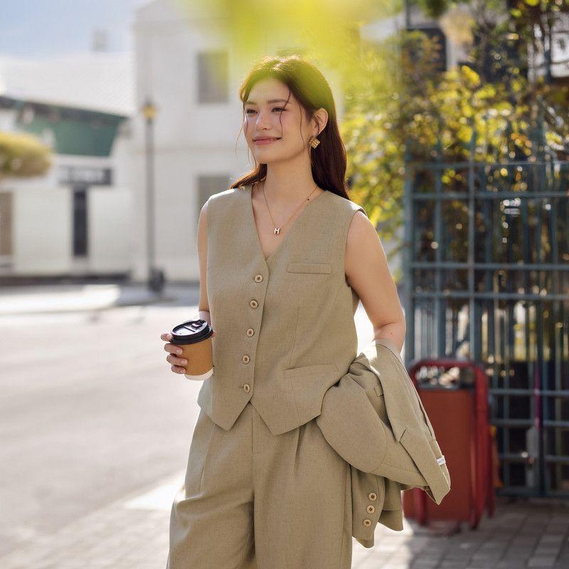 

Minimalist Style Suit Set: Xianlixiu Plus-Size Women s Fashionable Workwear Three-Piece Set for Plus-Size Women, 2026 Spring New Model Khaki [Vest Qk4951] 5XL