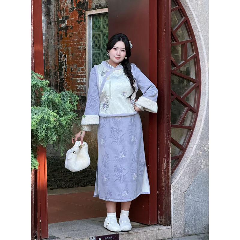 

Women s Winter Plus Size Qipao Dress with Long Sleeves - Modern Chinese Style (2025) 5XL (approximately 105-115 kg) фиолетовый