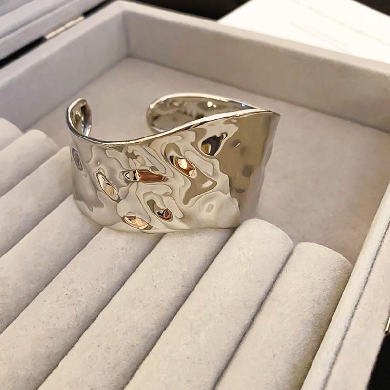 European-American Geometric Metallic Open Bangle: Simple, Versatile, Niche Design Bracelet