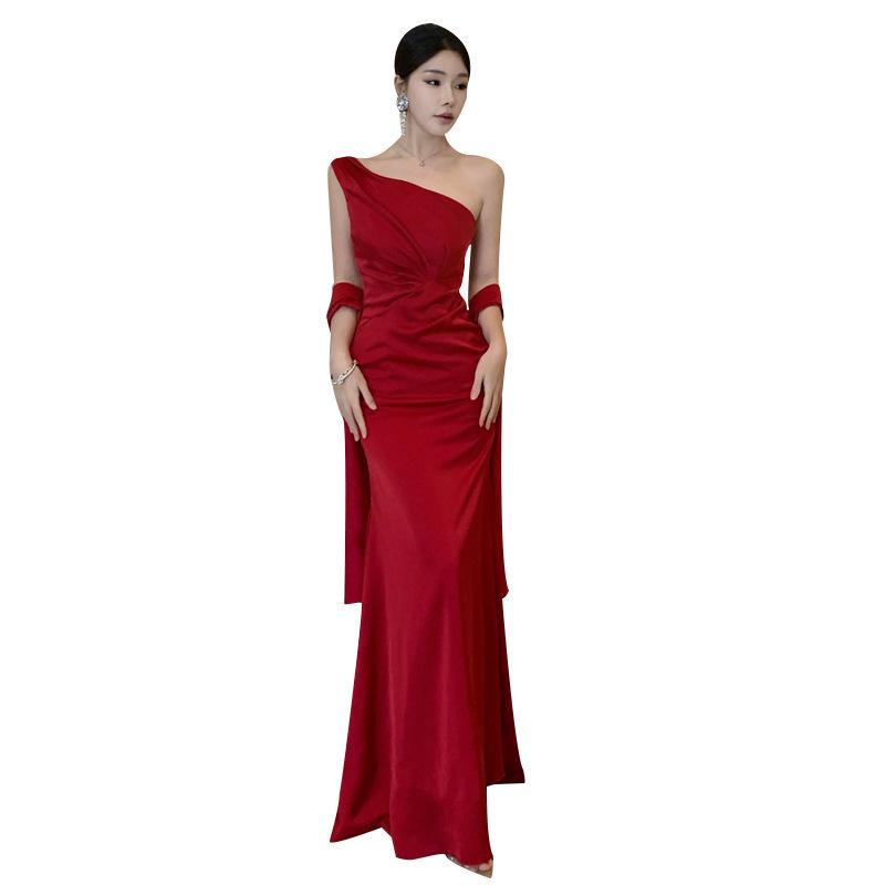 Neuer Chinesischer Morgenmantel Damen Braut Hochzeitsverlobungskleid High-End Leicht Luxuriöses Design Rotes Schrägschulter Toastkleid