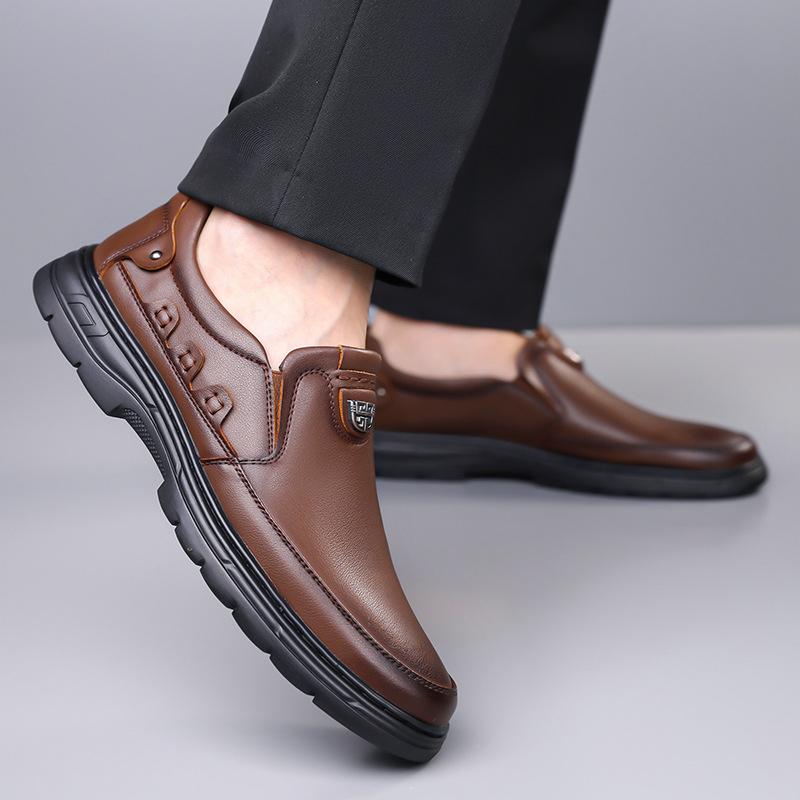 Leather Shoes Men's 2025 Autumn New Breathable One-pedal Casual Shoes Men's Trend Versatile Soft-soled Dad Shoes