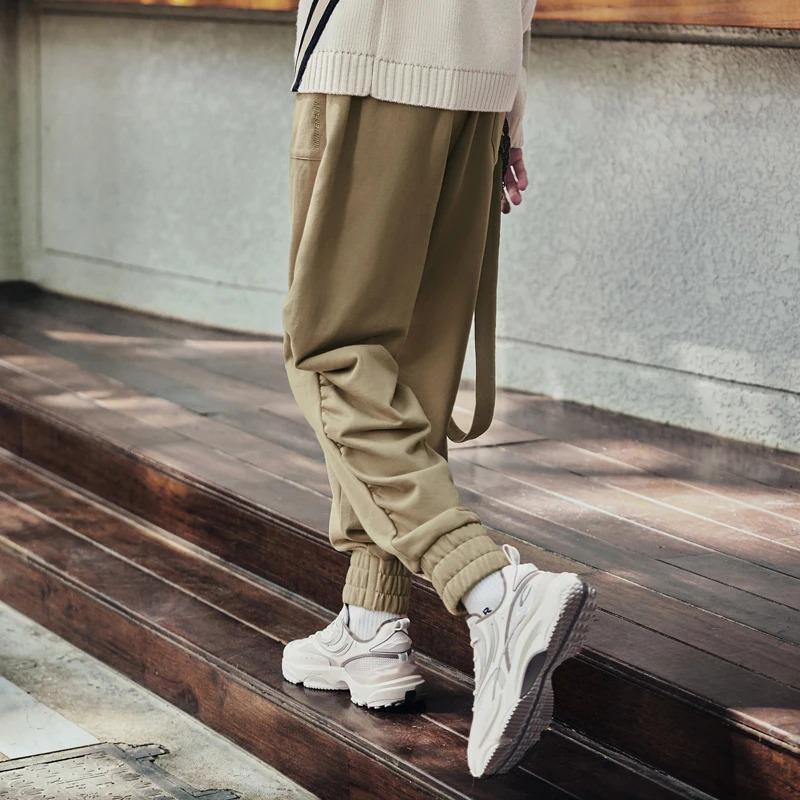Li Ning Sports Fashion Series Solid Color Zipper Pocket Design Elastic Waist Cuffed Casual Pants Men Pants Khaki AKLSF57-5