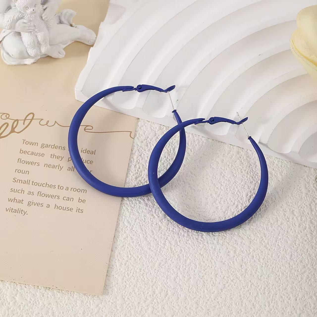 Геометрические серьги-кольца королевского синего цвета: Модные полые серьги-гвоздики для женщин Standard
