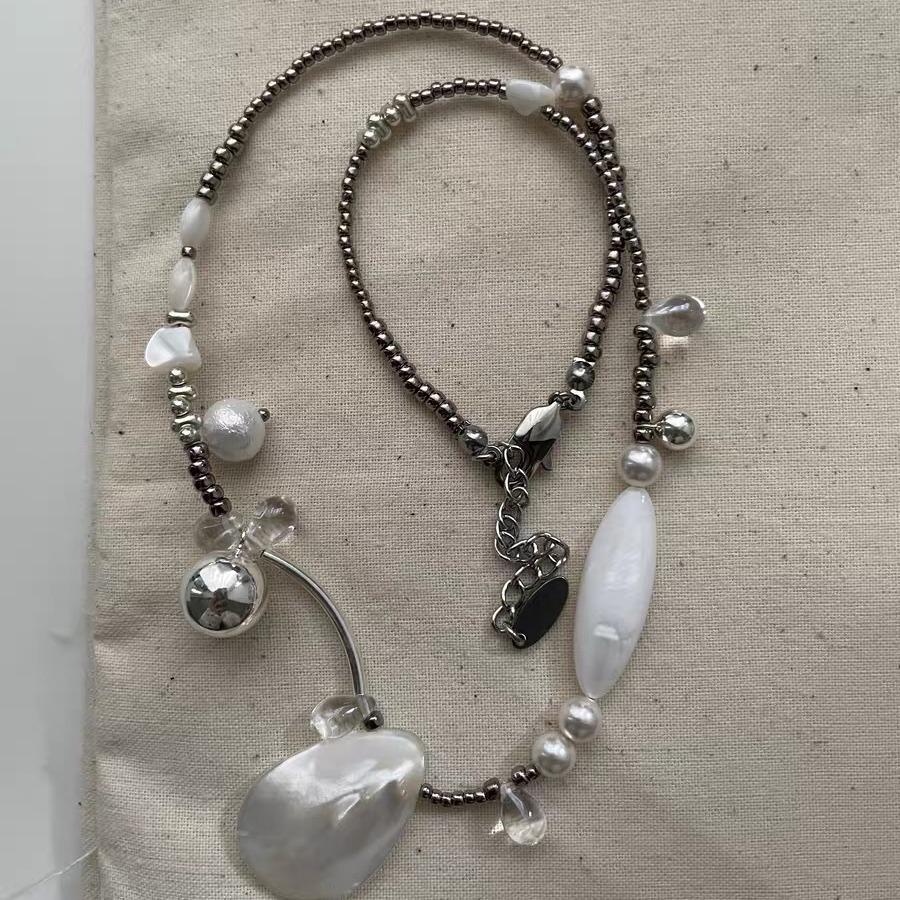 White Beauty Letní dámský ručně vyráběný korálkový náhrdelník - Limitovaná edice Originální design Klíční kostní řetízek