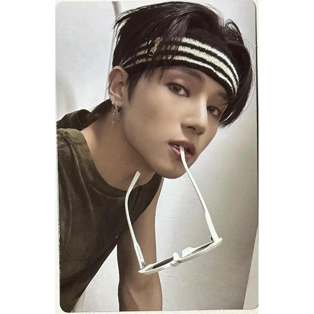 ATEEZ THE WORLD EP.2:OUTLAW A / DENÍK / JEDNOTKA DENÍKU / Z ver. OFICIÁLNÍ FOTOKARTA