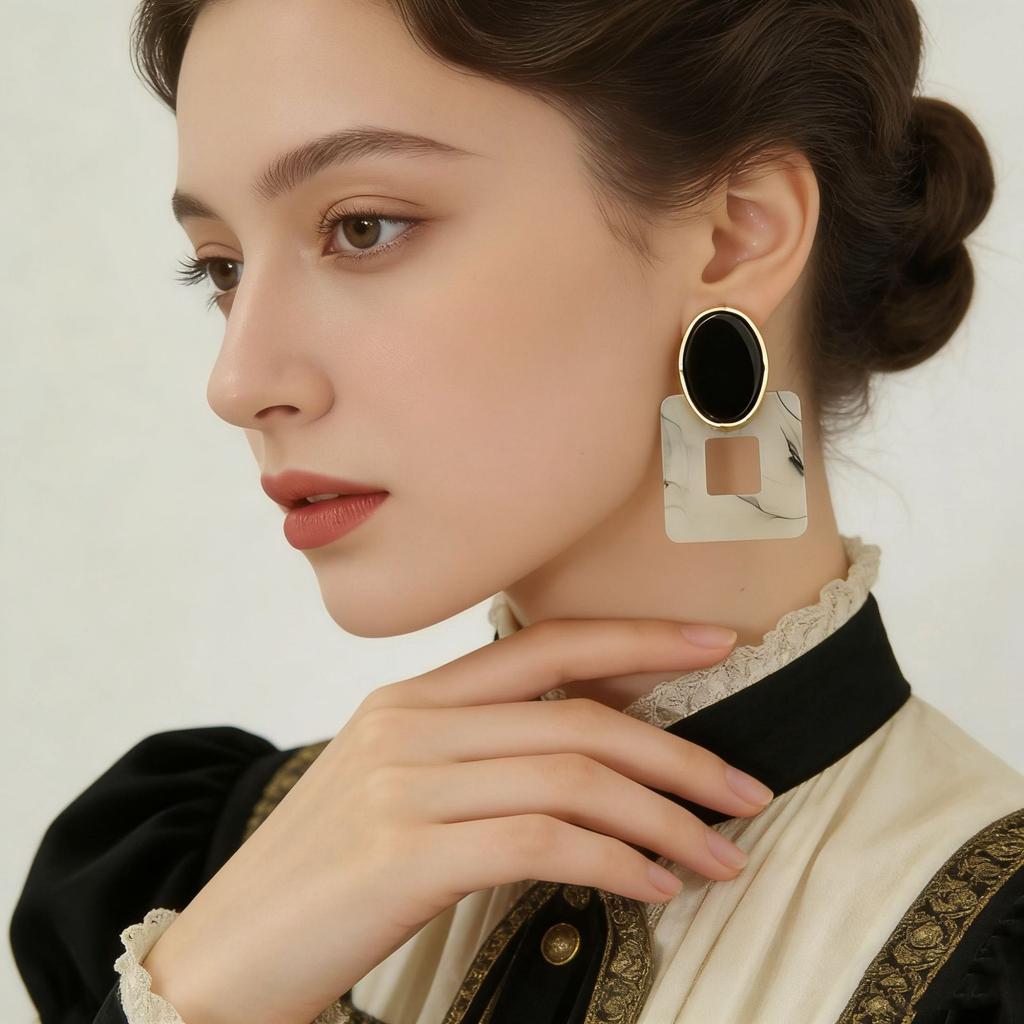 Hong Kong Style Rendering Geometric Square Personalized Earrings Feeling Dripping Earrings Versatile Earrings
