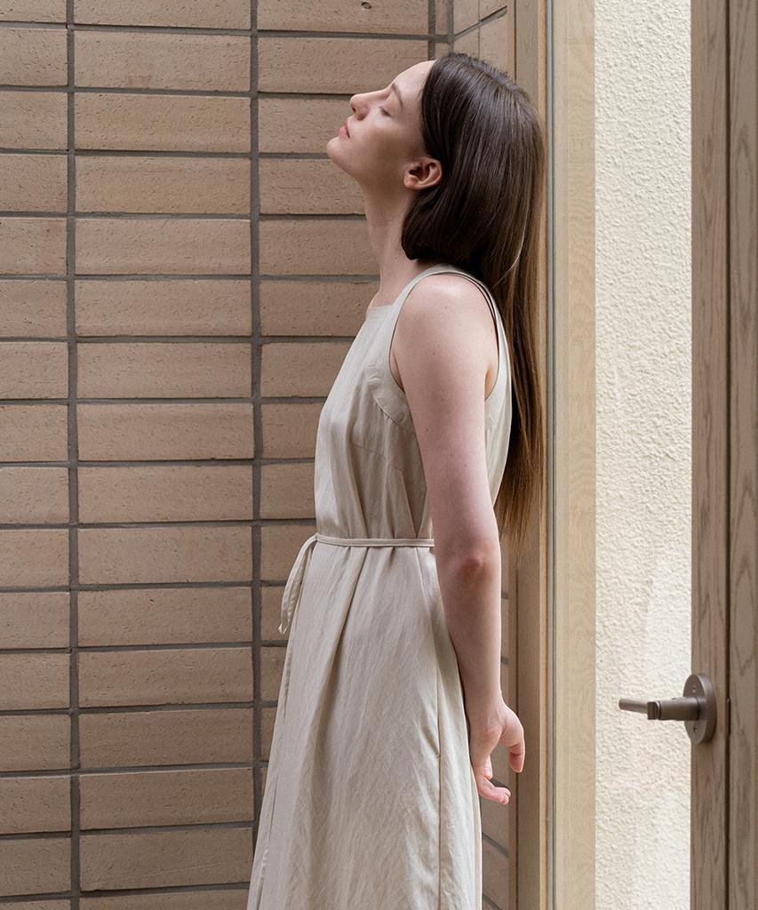 KNOWING Sleeveless Long Dress (Beige)