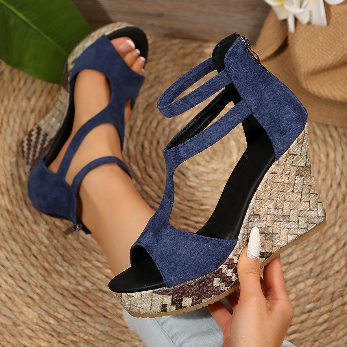 

Большие размеры, женские босоножки на толстой танкетке с каблуком-клипсой, лето 2025, новые модные босоножки с высоким каблуком и принтом «рыбий рот» 37