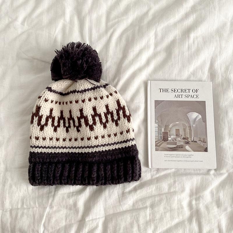 Hairball loose knitted hat women's autumn and winter ear protection warm cold hat cute thick wool hat winter big head circumference