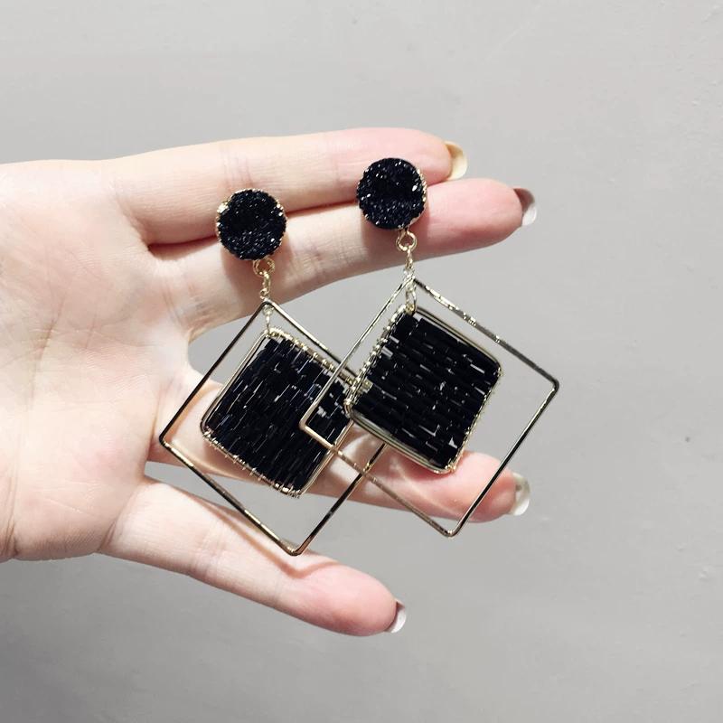 

Fashion High-Key Dignified Black Beaded Large Prism Metal Geometry Sterling Silver Needle Stud Earrings Uneven Earrings чёрный