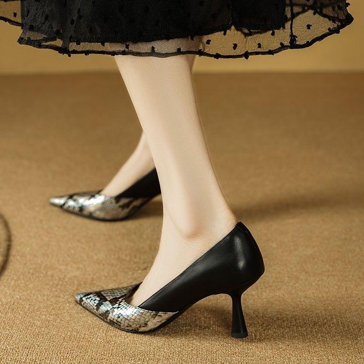 

2025 new soft leather popular high heels ultra-light pointed head thin heel French sexy light mouth commuter work shoes single shoes 35 серебряный