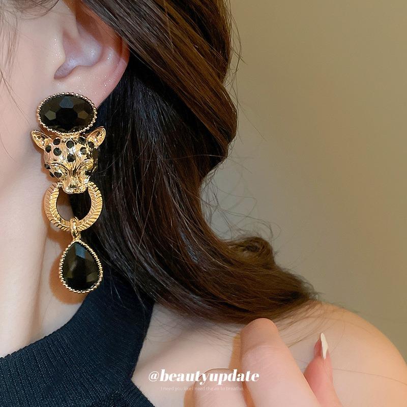 Silver Needle Vintage Style Diamond-Encrusted Cheetah Ring Earrings Light Luxury Fashionable Style Earrings Vintage Personality High-End Earrings