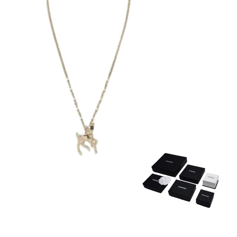 

CHANEL 25P Spring and Summer [25P Spring and Summer] Deer-shaped design - Necklace, same style for men and women, couple model, gold золотий