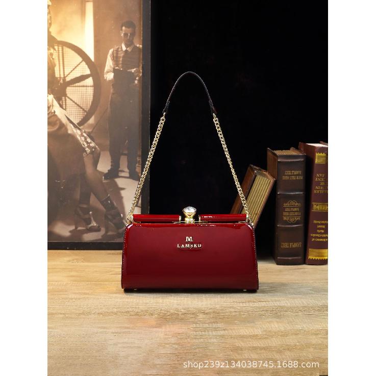 

Прямая продажа с фабрики 2023 Новая трендовая летне-осенняя цепочка Модная универсальная сумка через плечо с одним плечевым ремнем и подмышкой для женщин среднего возраста вино красного