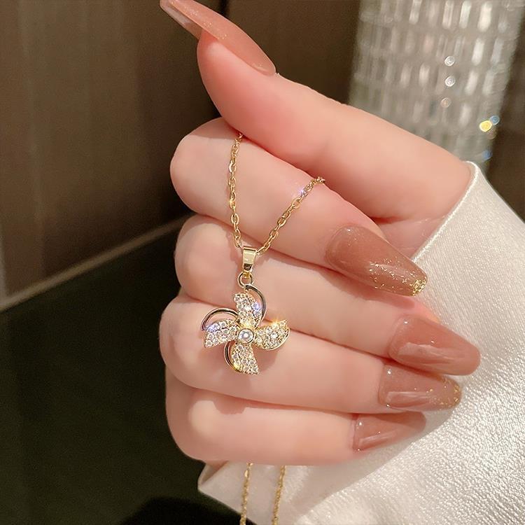 Women's Versatile Rotatable Windmill Pendant Luxury Clavicle Necklace Choker