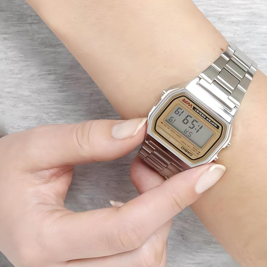 Casio Herren-Quarzuhr mit Metallgehäuse und Edelstahlarmband A158WEA-9
