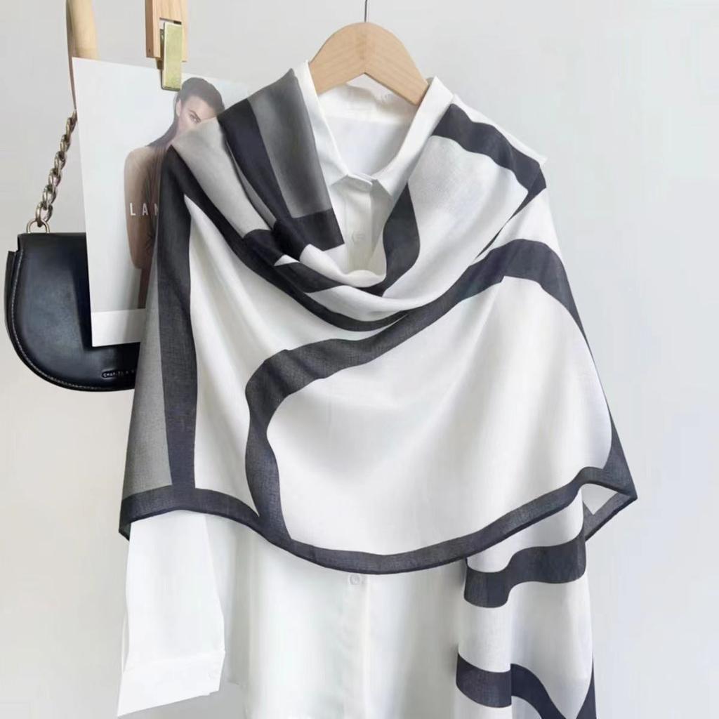 Cienki jedwabny szal bawełniany lniany szal dla kobiet na jesień i zimę styl koreański wszechstronny długi szal na lato ochrona przed słońcem szal