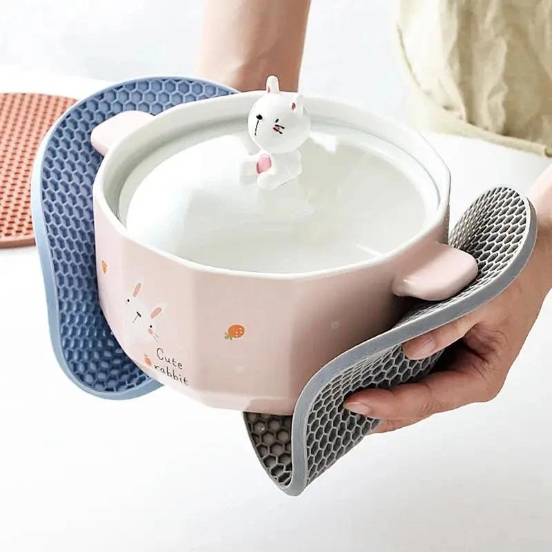 5Pcs Stylish and Practical Honeycomb Shaped Mats Heat Resistant Silicone Trivet Protect Your Countertops with This Placemat.