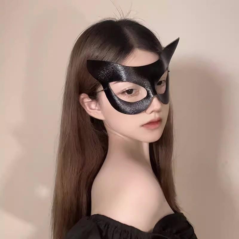 Halloween mask costume party with makeup costume-cosmetically transformed face mask, costume accessories,half-face lace-edged feather headpiece,mask