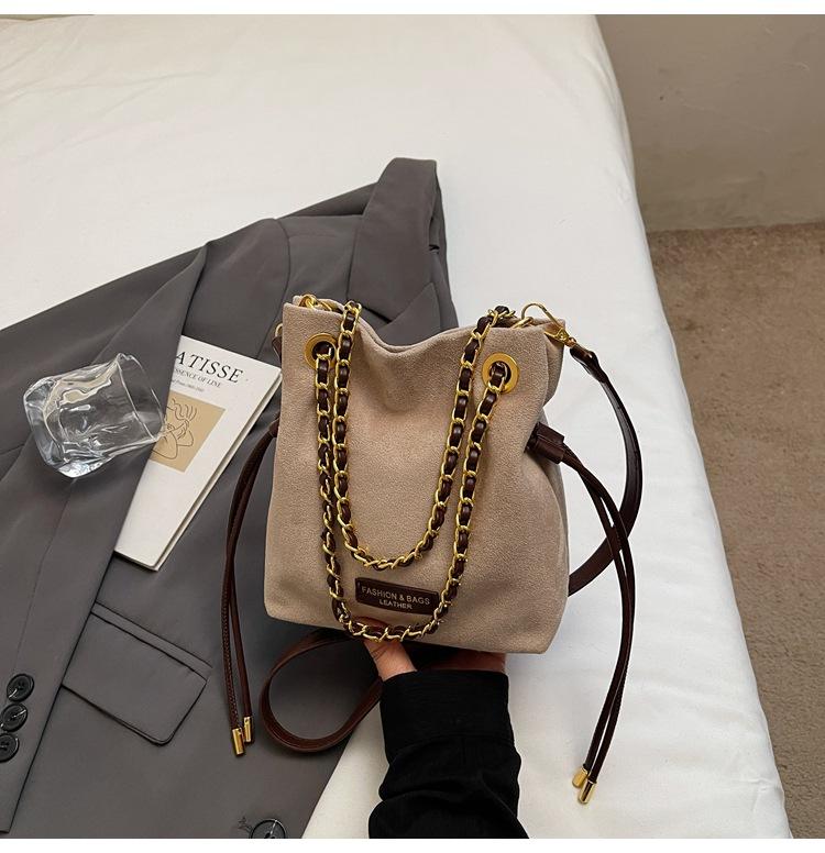 

Нишевый дизайн сумка-ведро женская 2025 новая ретро модная цепочка одно плечо сумка-мессенджер ручная подмышечная сумка тренд