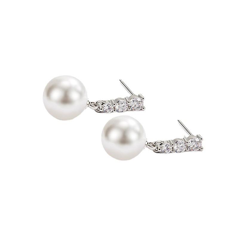Elegant Rhinestone Pearl Stud Earrings: Luxurious, Unique, and Trendy Fashion Jewelry for Women.