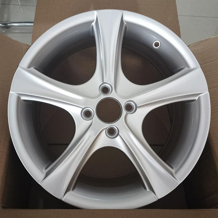 Reyna Alcazar & Touareg Steel Wheels with Yu Aluminum Rims, Wheel Hubs & Tire Rims for Venue Modification.