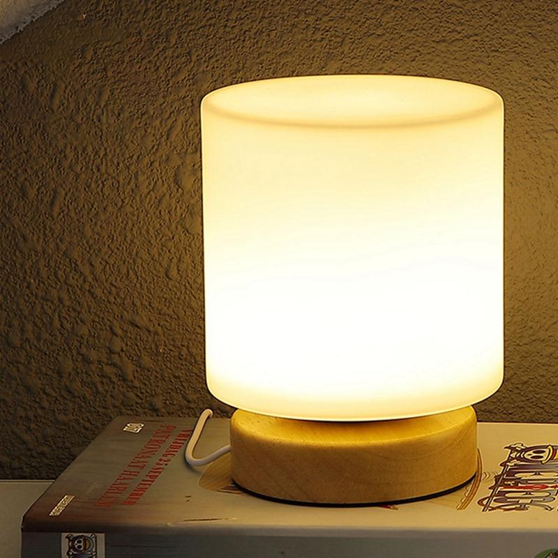 Kreative zylindrische/kubische/sphärische Nachttischlampe 3 W warmes Licht weiches und blendfreies Nachtlicht USB-Schreibtischlampe Holzsockel