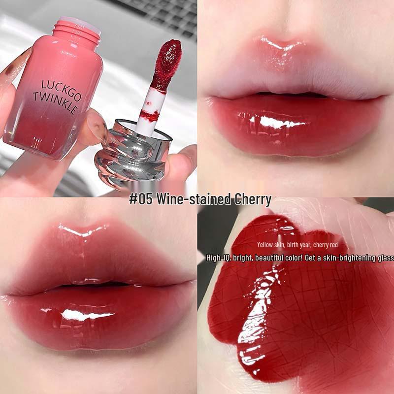 LUCKGO Little Bee Lip Glaze: Moisturizing, Plumping, and Vibrant Colors for Beautiful Lips.