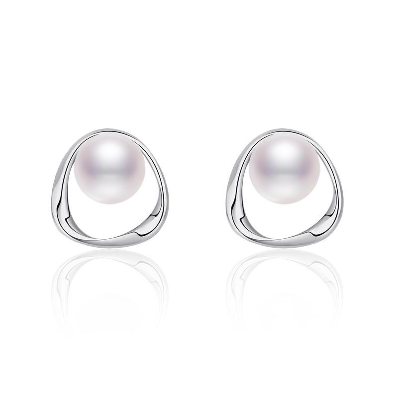 High-End Retro Pearl Circle Stud Earrings for Women - Light Luxury French Design, Perfect for Autumn and Winter