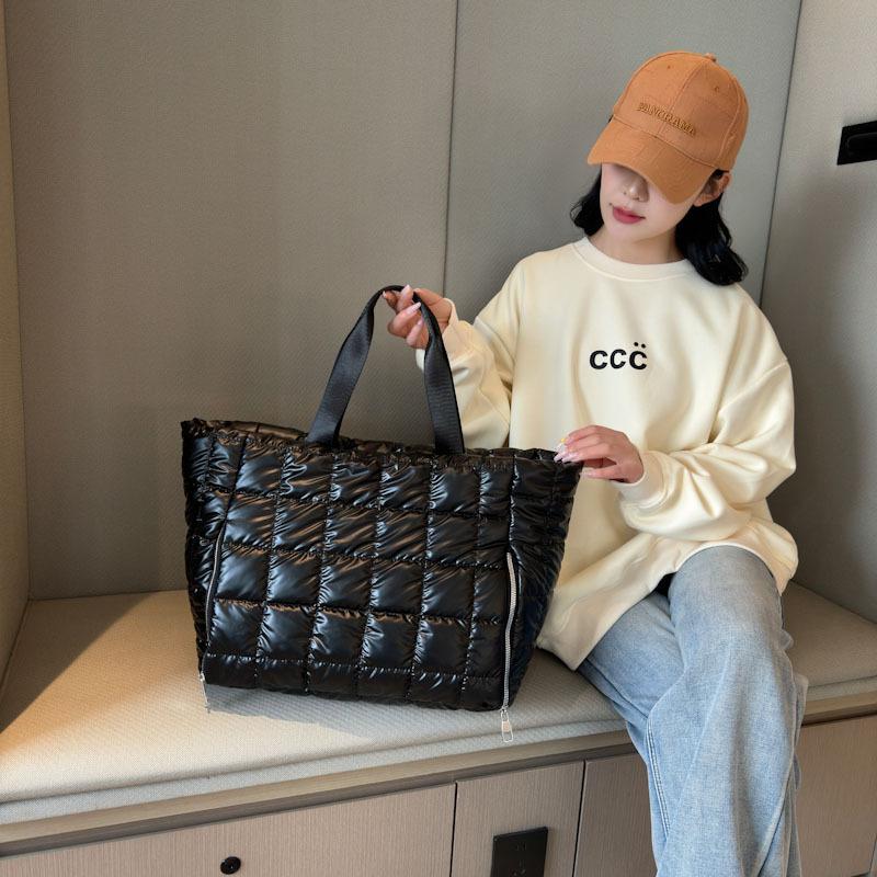 Yoga Fitness Bag Women's Travel Bag Dry and Wet Separation Waterproof Down Jacket Bag Portable Shoulder Travel Duffel Bag