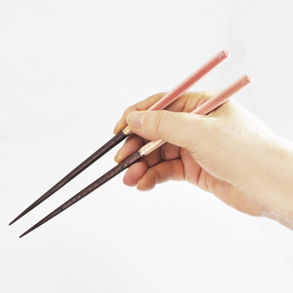 Ein Paar lackierte Essstäbchen mit einer Kiste aus Paulowniaholz und einem Essstäbchenhalter 2, hergestellt in Japan, Honoka, Paare,