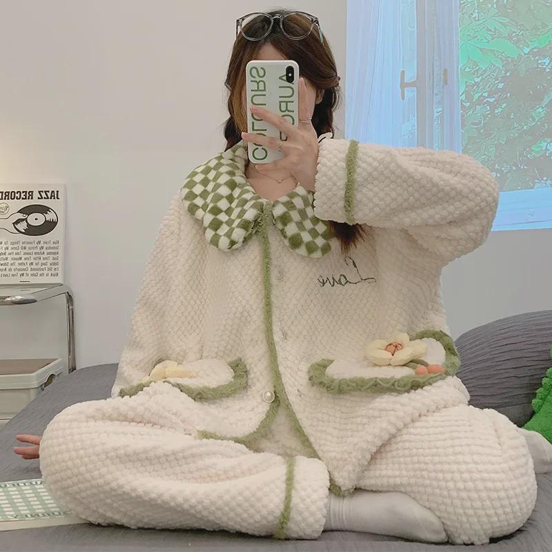 Cozy Rose-Pattern Flannel Pajamas for Women with Doll Collar - Cute, Sweet, and Warm for Autumn and Winter